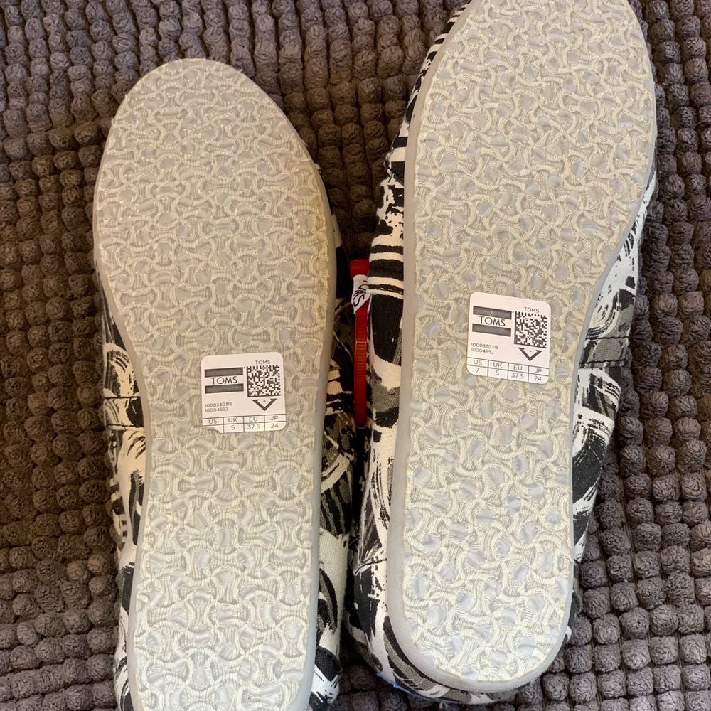 Authentic Toms - Picture 4 of 5